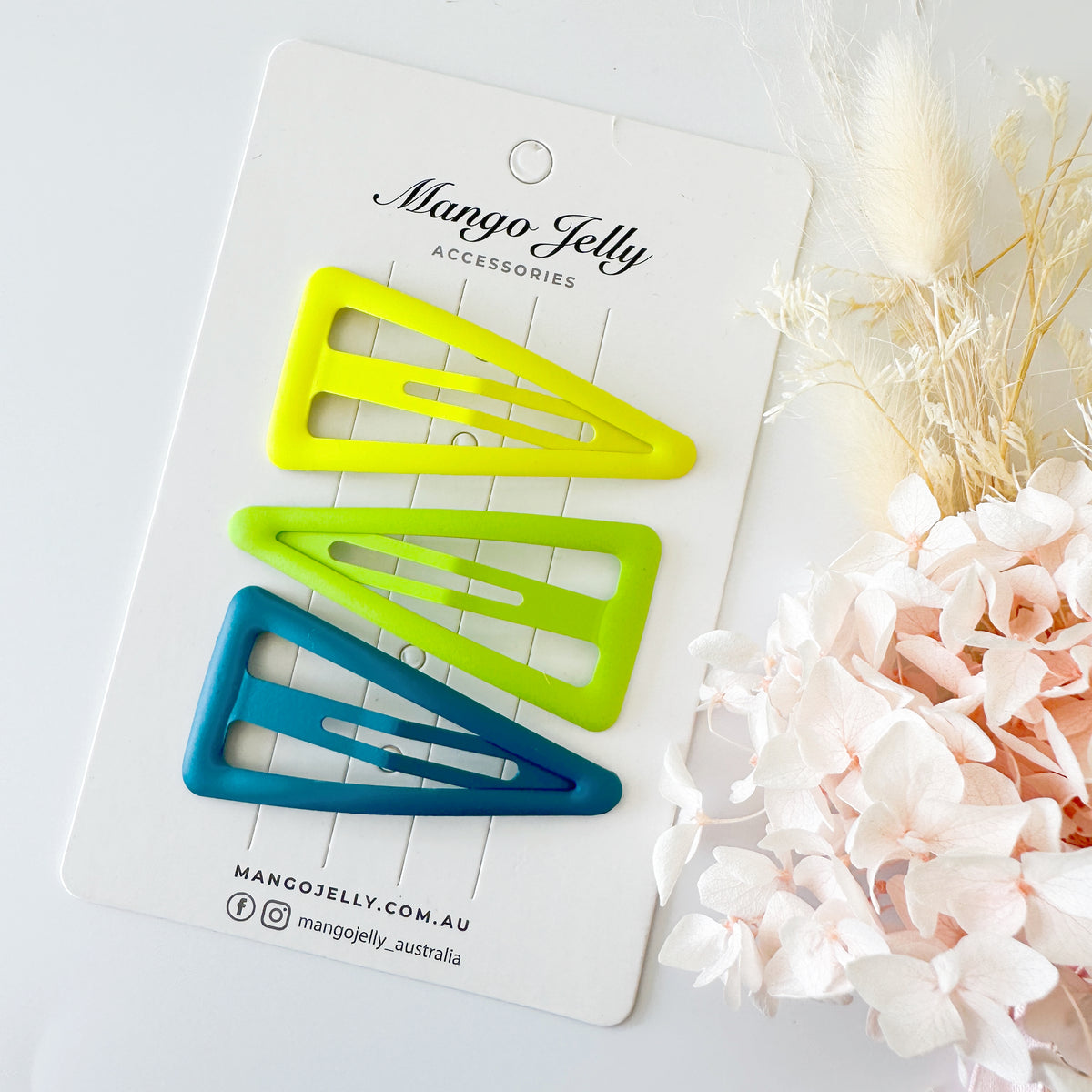 Large pastel coated triangle snaps - Neon
