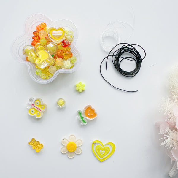 Daisy tub Colour themed mixed beads - Lemon