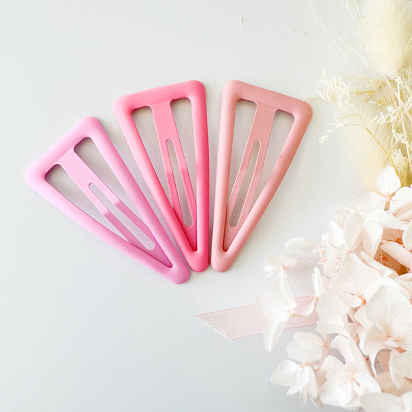 Large pastel coated triangle snaps - pink