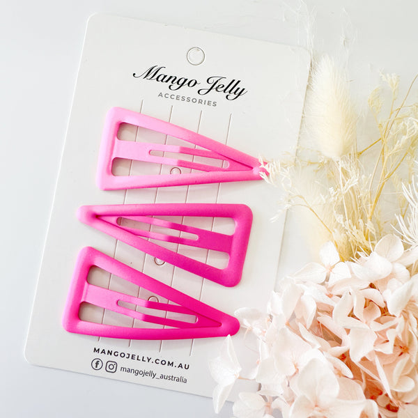Large pastel coated triangle snaps - hot pink